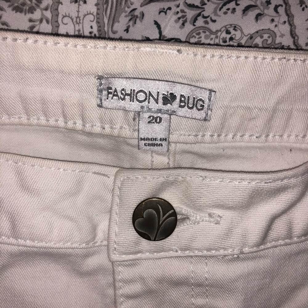Shorts - Picture 3 of 3